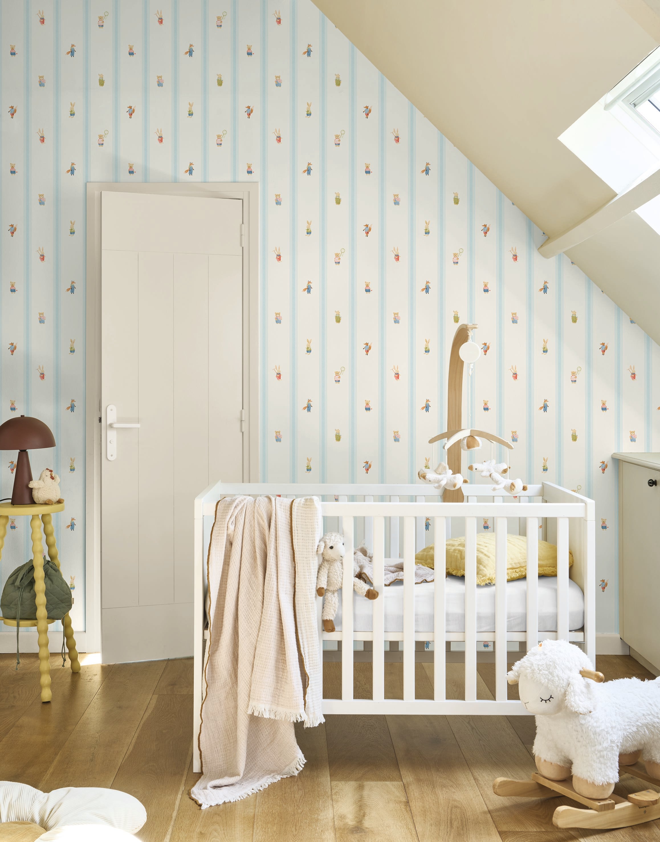 Little Friends with Stripes Wallpaper
