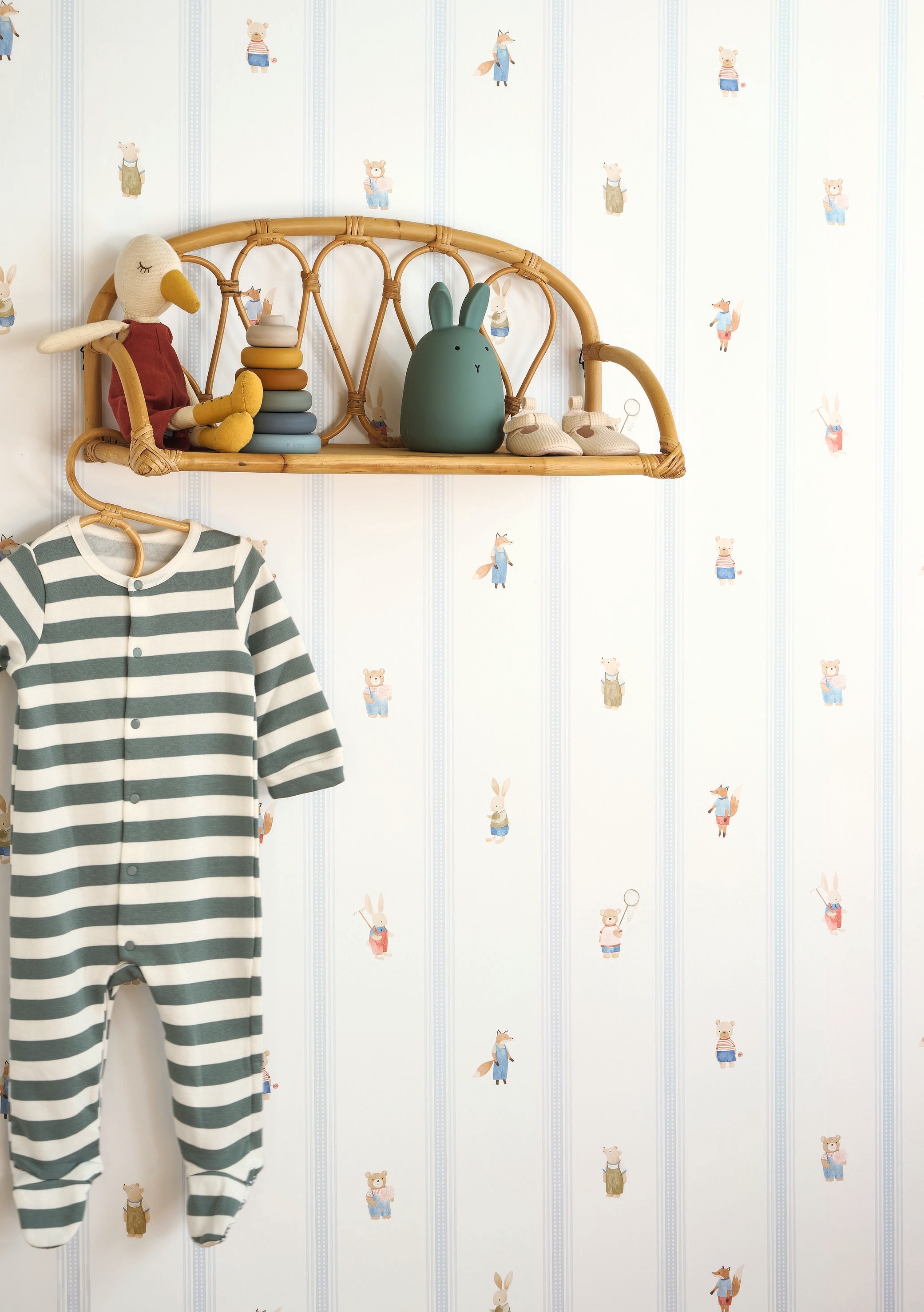 Little Friends with Stripes Wallpaper