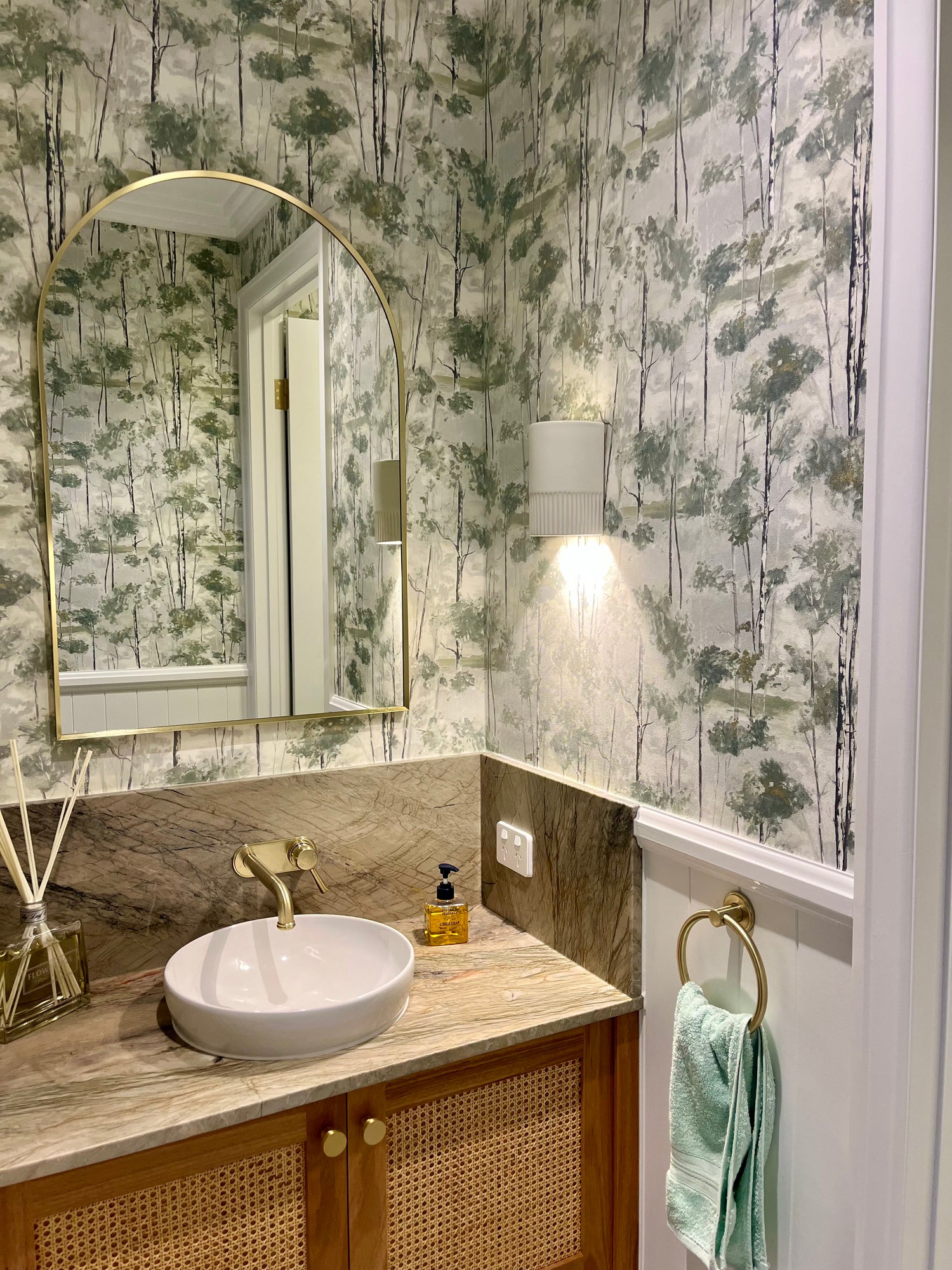 Skandinavia Tree Wallpaper