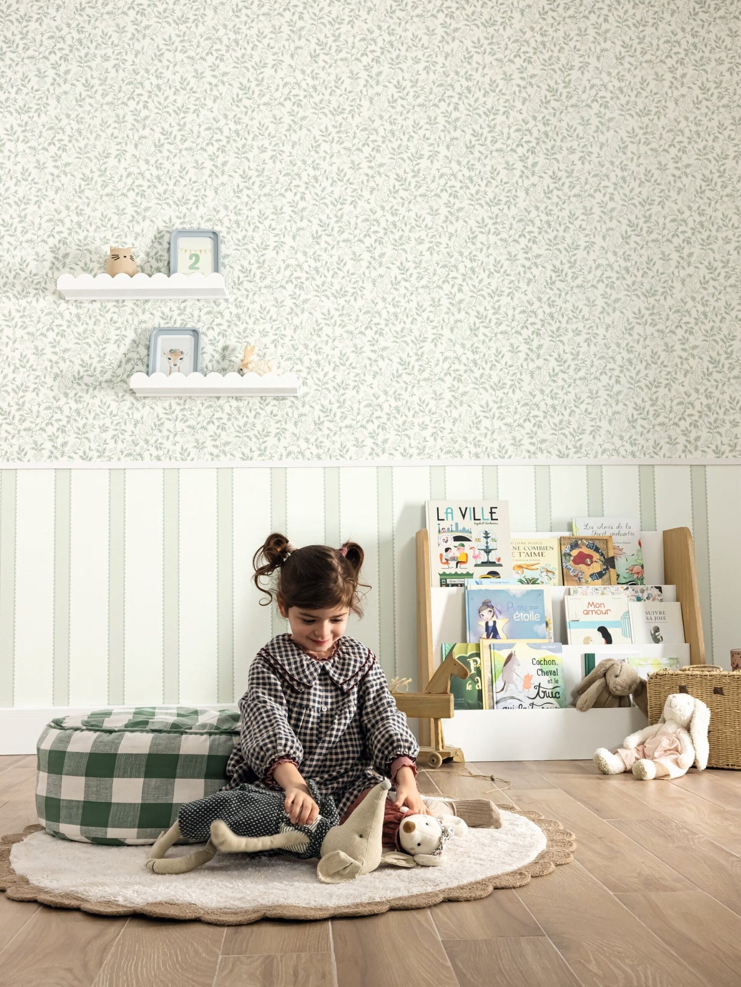 Happy Feston Stripe Wallpaper